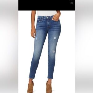Joes jeans size 26 skinny ankle-im 5’1 and these hit at the ankle